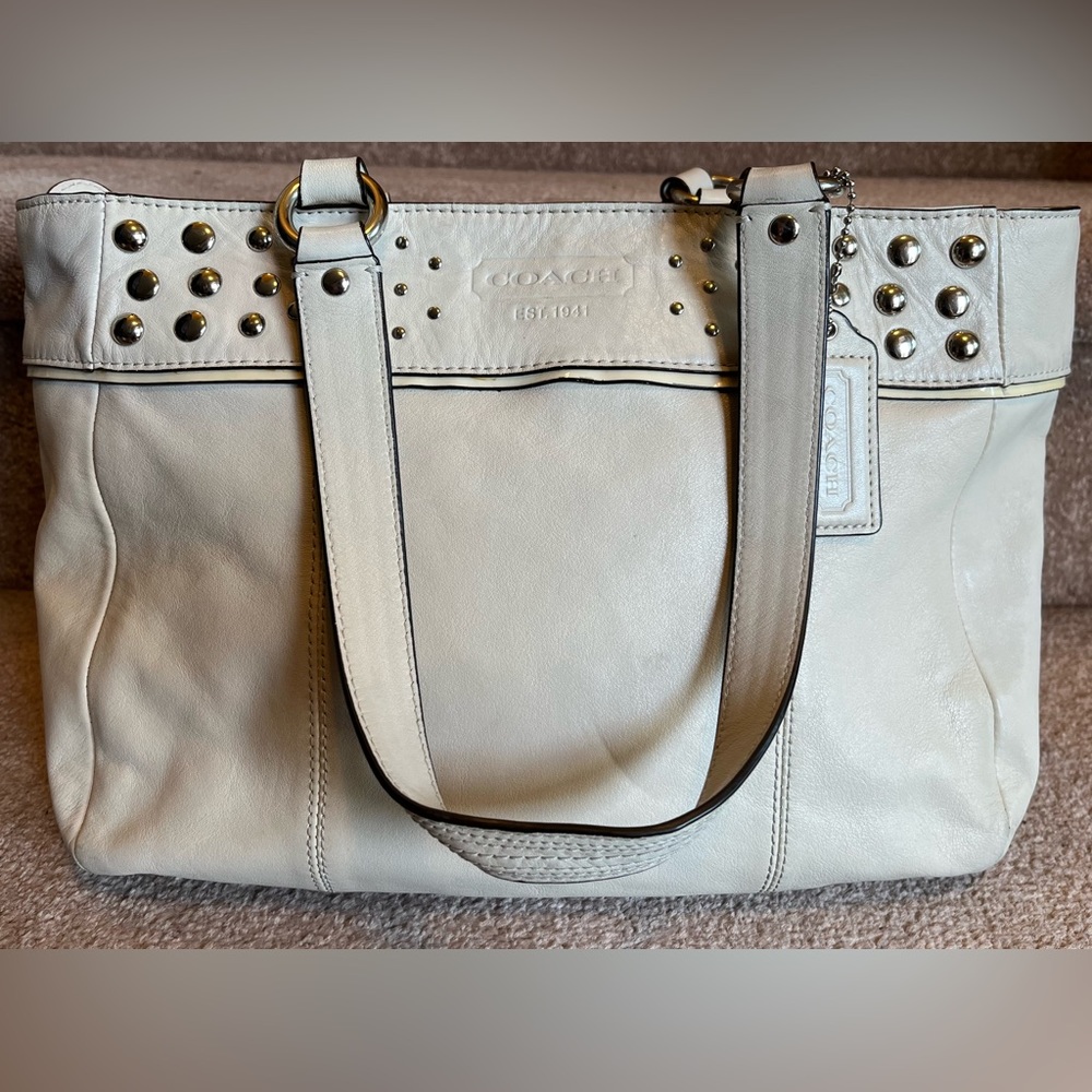 Vintage Coach Purse. From early 2000’s, unique & stylish.
